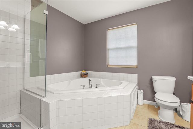135 SURREY LN, York, PA 17402