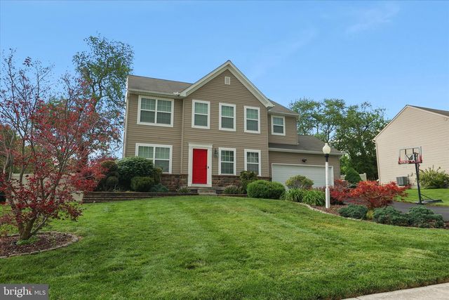 135 SURREY LN, York, PA 17402