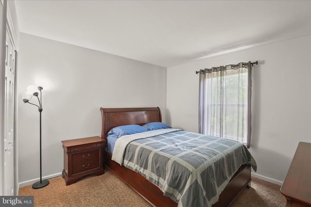 135 SURREY LN, York, PA 17402