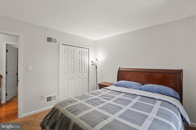 135 SURREY LN, York, PA 17402