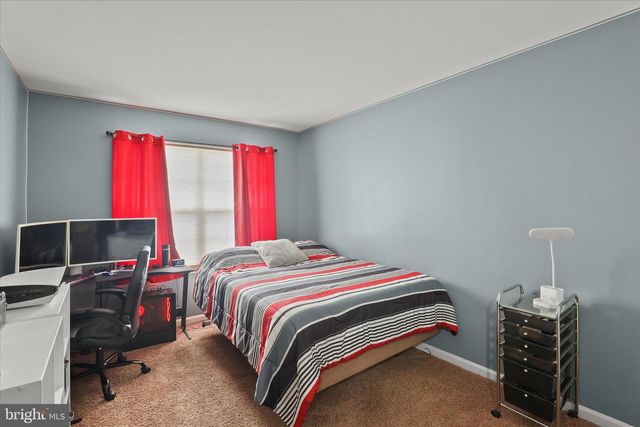 135 SURREY LN, York, PA 17402