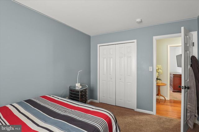 135 SURREY LN, York, PA 17402