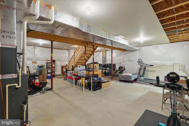 135 SURREY LN, York, PA 17402