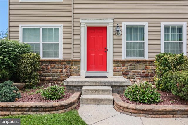 135 SURREY LN, York, PA 17402