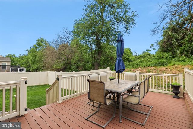 135 SURREY LN, York, PA 17402