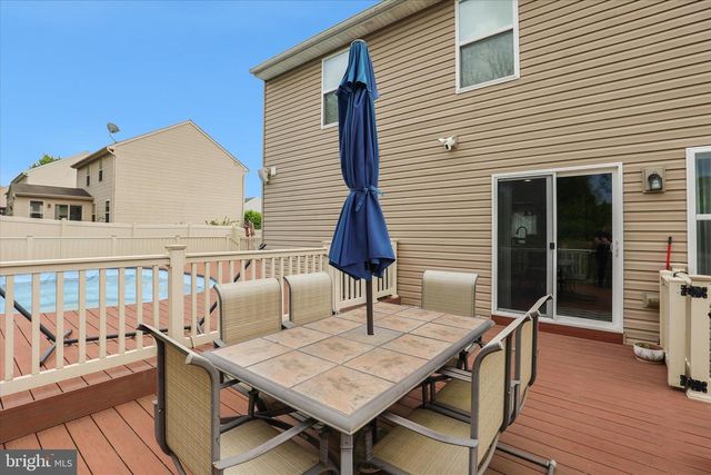 135 SURREY LN, York, PA 17402