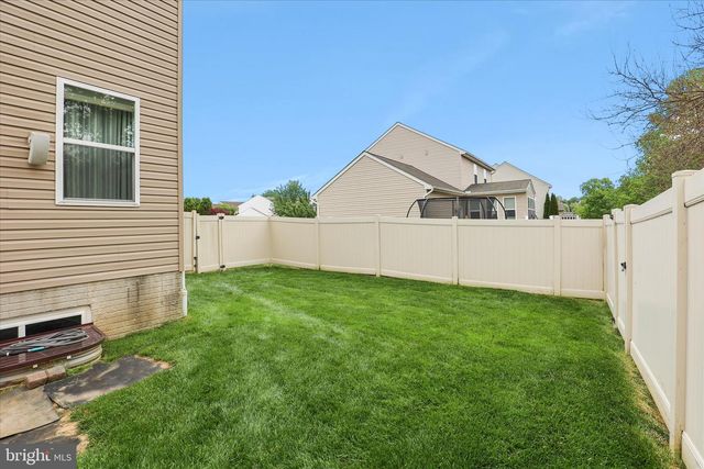 135 SURREY LN, York, PA 17402