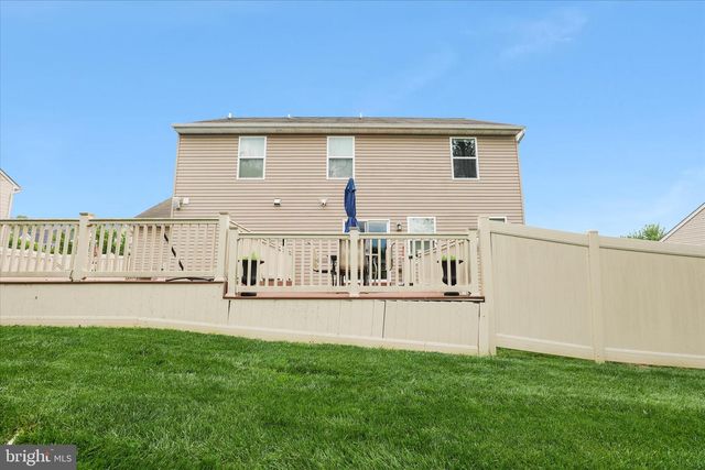 135 SURREY LN, York, PA 17402