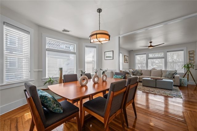 25 Peckham Avenue, Newport, RI 02840