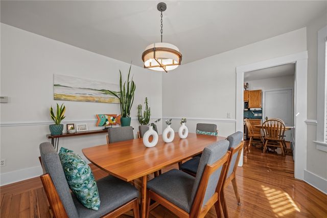 25 Peckham Avenue, Newport, RI 02840