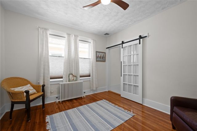 25 Peckham Avenue, Newport, RI 02840