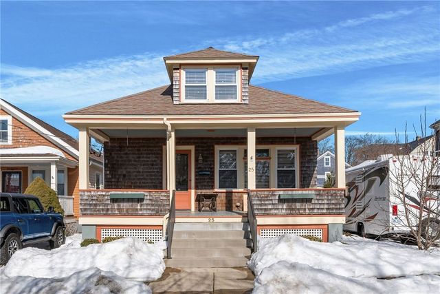 25 Peckham Avenue, Newport, RI 02840