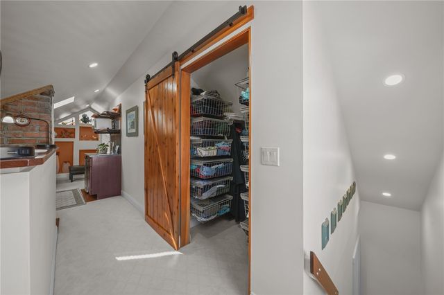 25 Peckham Avenue, Newport, RI 02840