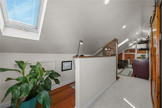 25 Peckham Avenue, Newport, RI 02840