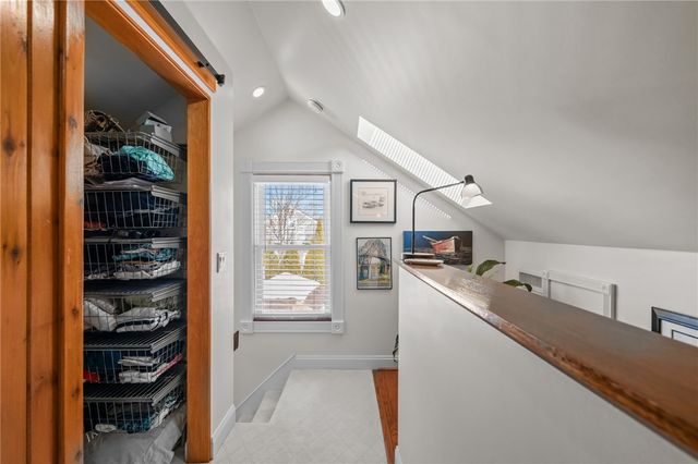 25 Peckham Avenue, Newport, RI 02840