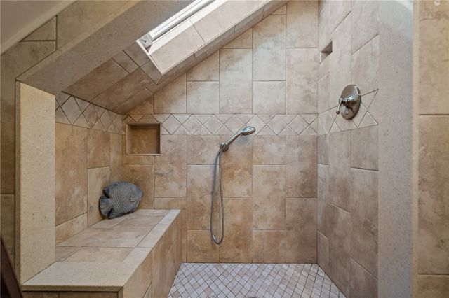 25 Peckham Avenue, Newport, RI 02840