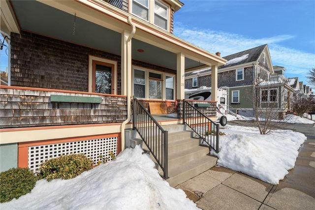 25 Peckham Avenue, Newport, RI 02840