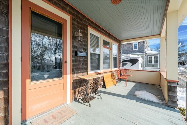 25 Peckham Avenue, Newport, RI 02840