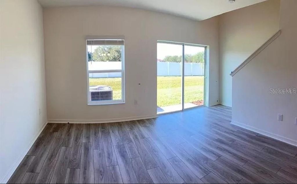 Image 4 of property listing at 1340 MIRABELLA CIRCLE, Davenport, FL 33897