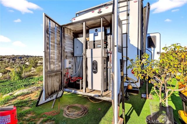 38950 Hoss, Temecula, CA 92592