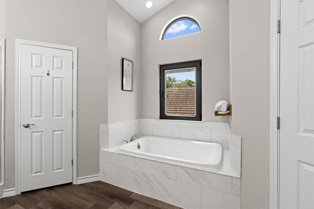 11310 Spicewood Club DR 19, Austin, TX 78750