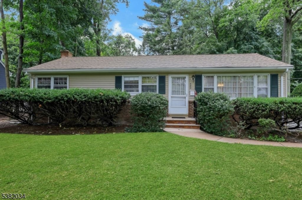 382 S Pleasant Ave, Ridgewood Village, NJ 07450