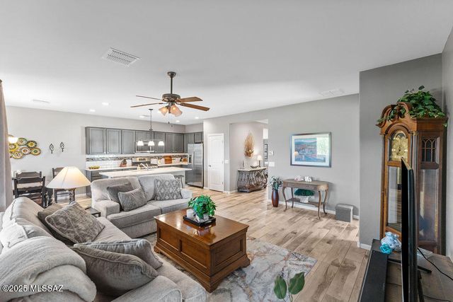 1477 E Basalt Drive, Green Valley, AZ 85614