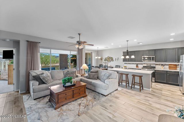 1477 E Basalt Drive, Green Valley, AZ 85614