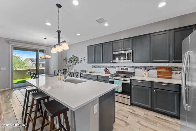 1477 E Basalt Drive, Green Valley, AZ 85614