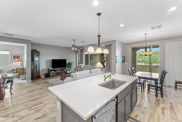 1477 E Basalt Drive, Green Valley, AZ 85614