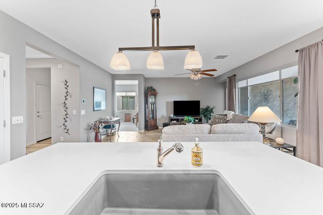 1477 E Basalt Drive, Green Valley, AZ 85614