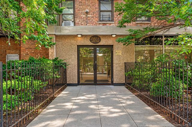 285 E 35th Street 6D, Brooklyn, NY 11203