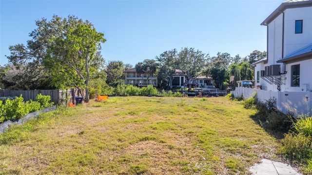 678 GENEVA PLACE, Tampa, FL 33606