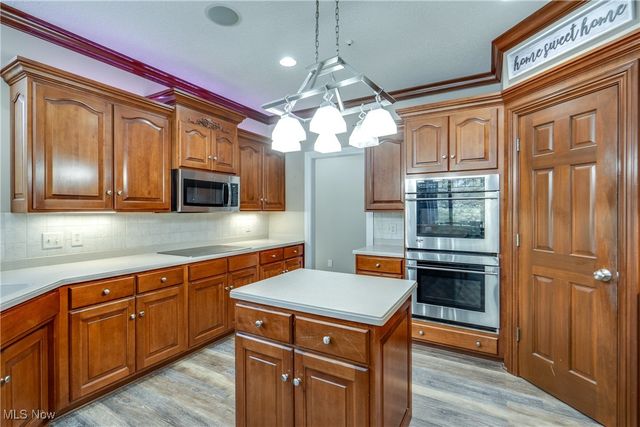 8366 Greenock Drive NW, North Canton, OH 44720