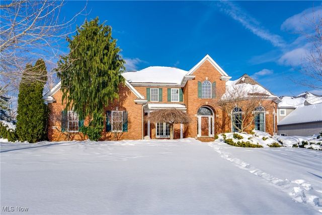 8366 Greenock Drive NW, North Canton, OH 44720