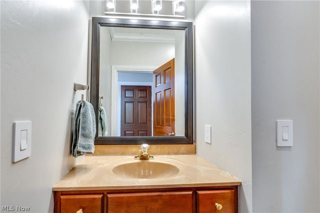 8366 Greenock Drive NW, North Canton, OH 44720