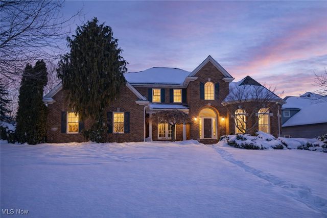 8366 Greenock Drive NW, North Canton, OH 44720