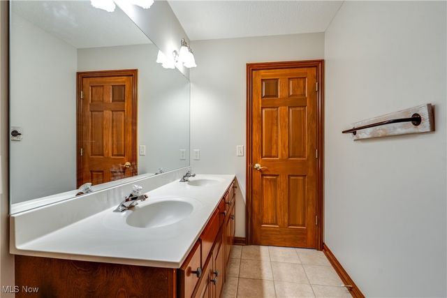 8366 Greenock Drive NW, North Canton, OH 44720