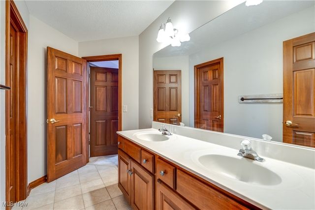 8366 Greenock Drive NW, North Canton, OH 44720