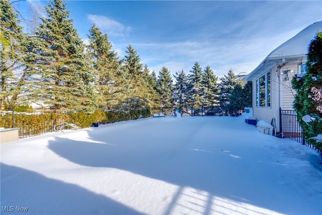 8366 Greenock Drive NW, North Canton, OH 44720