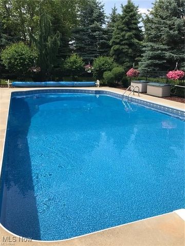 8366 Greenock Drive NW, North Canton, OH 44720