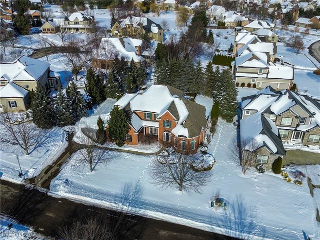 8366 Greenock Drive NW, North Canton, OH 44720