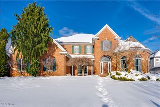 8366 Greenock Drive NW, North Canton, OH 44720