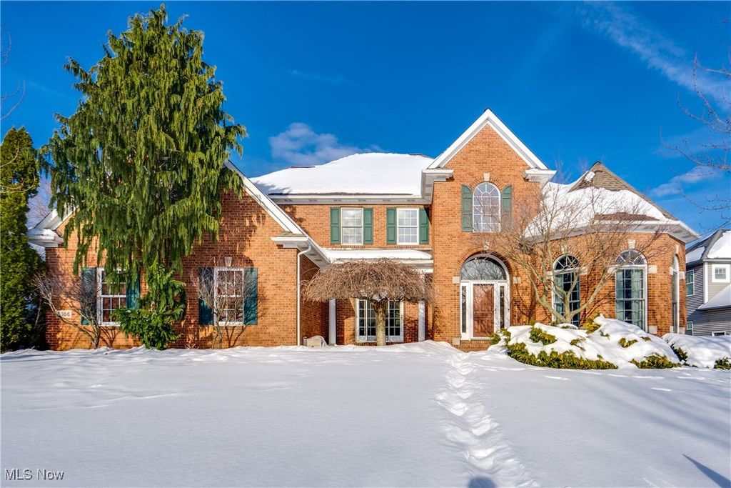 8366 Greenock Drive NW, North Canton, OH 44720