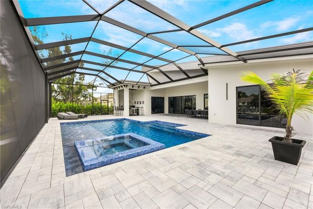 215 SE 28th TER, Cape Coral, FL 33904