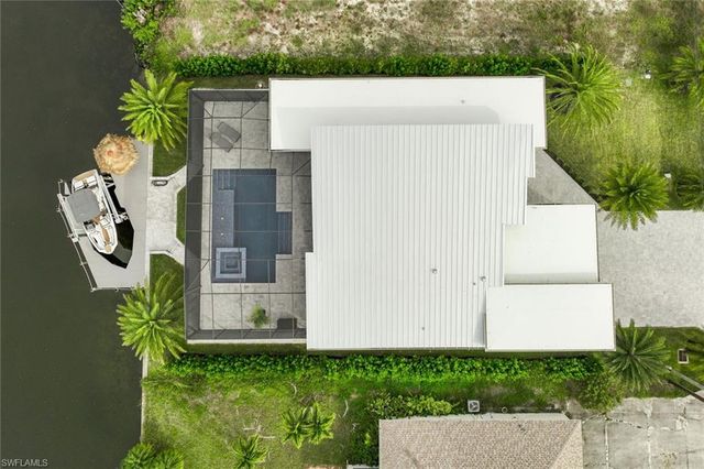 215 SE 28th TER, Cape Coral, FL 33904