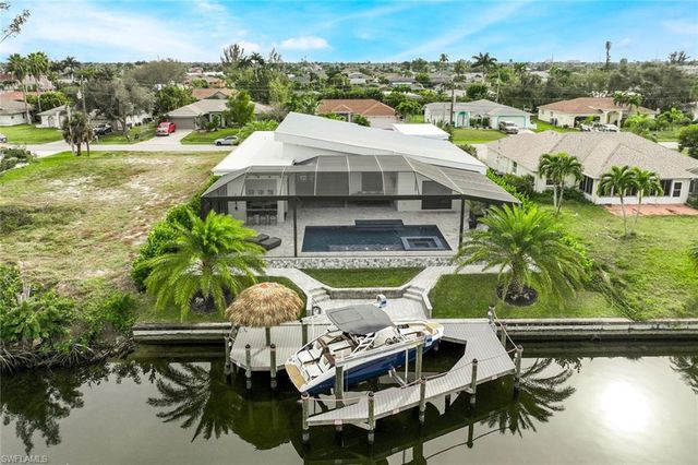 215 SE 28th TER, Cape Coral, FL 33904