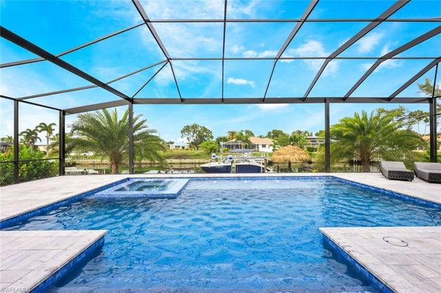 215 SE 28th TER, Cape Coral, FL 33904