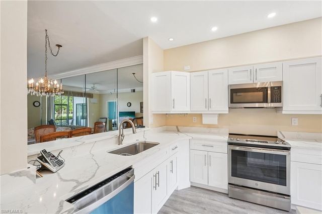 7340 Coventry CT 809, Naples, FL 34104