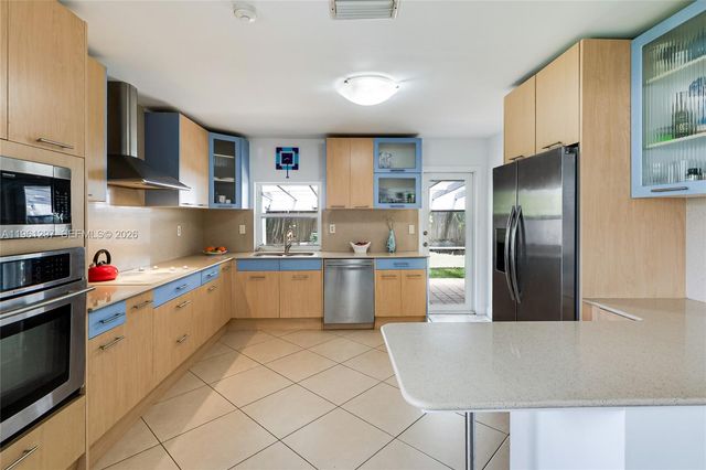 1925 NE 214th Ter, Miami, FL 33179